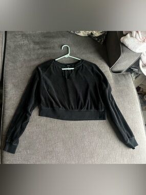 Forever 21 Black Cropped Long Sleeve Top